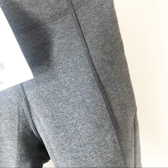 IVY PARK NWT MID RISE SCULPTED LEGGINGS CAPRI XS - Picture 3 of 7